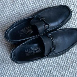 Ferragamo men’s black loafer size 6 3E. Runs a little big